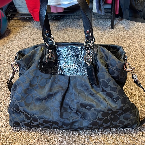 Signature Coach shoulder bag - Picture 5 of 5